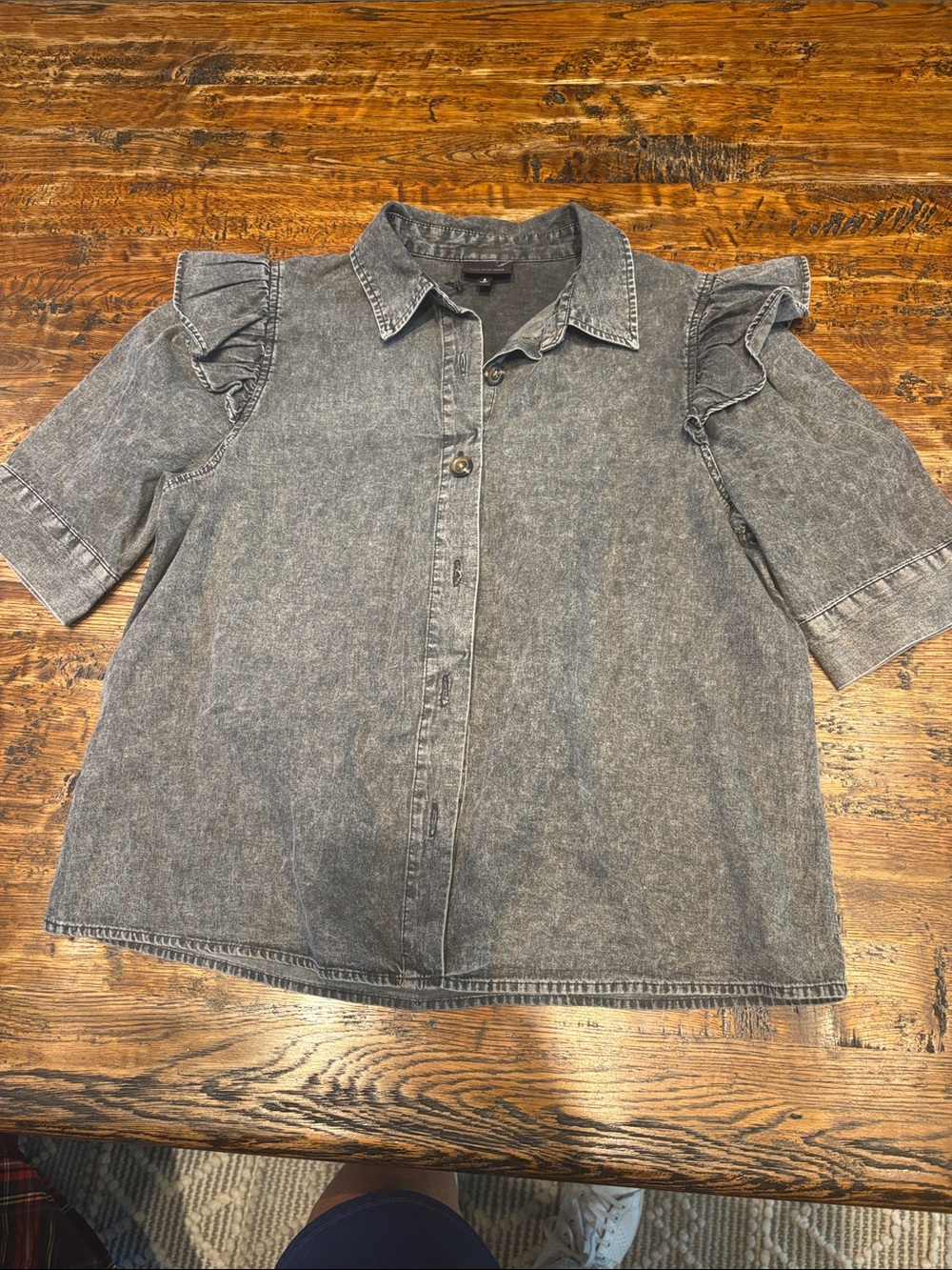 Who What Wear Washed Gray Button-Front Ruffle Sleeve Shirt